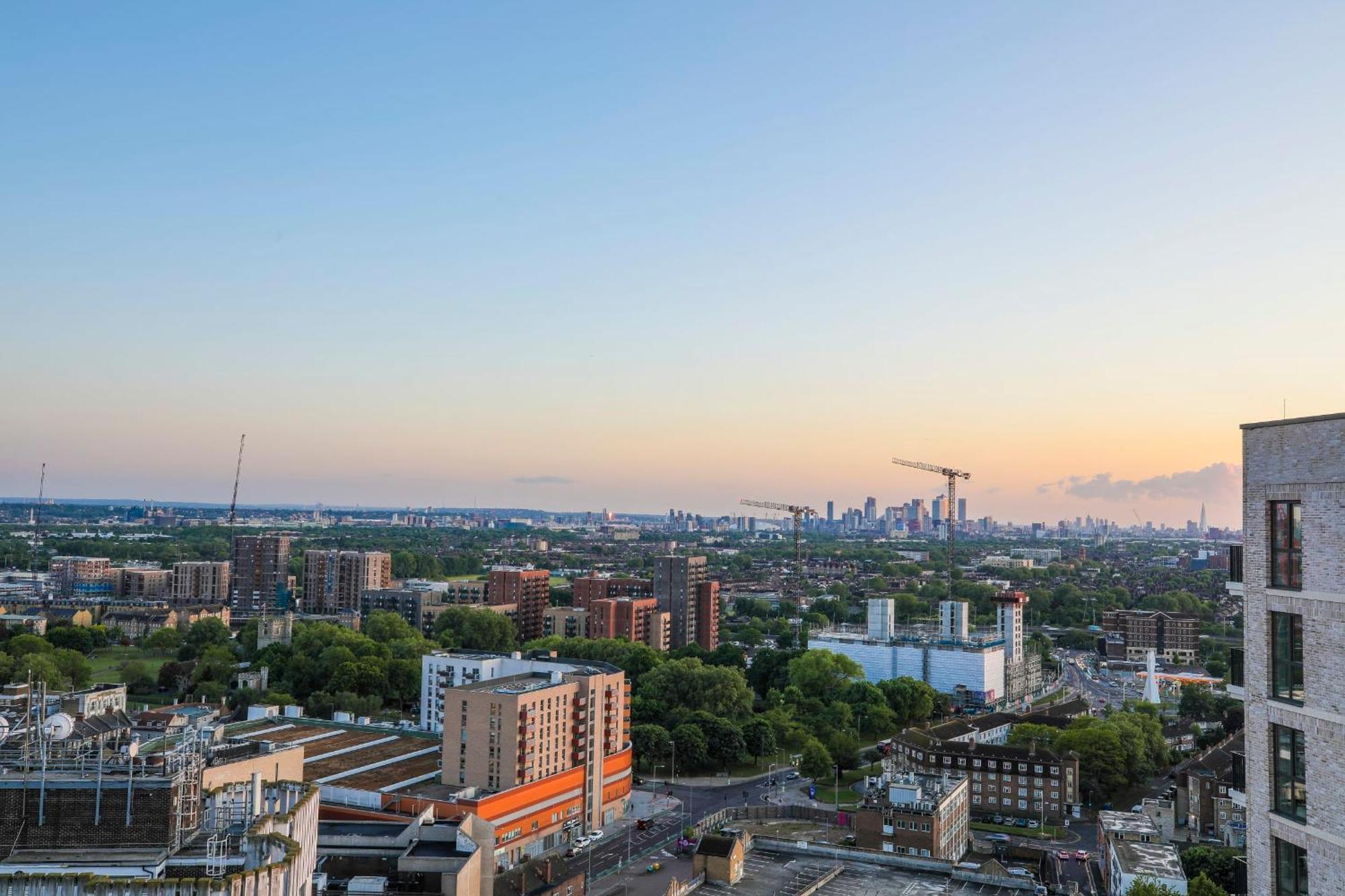 Amazing London City Skyline View & Transport Links 巴尔金 外观 照片
