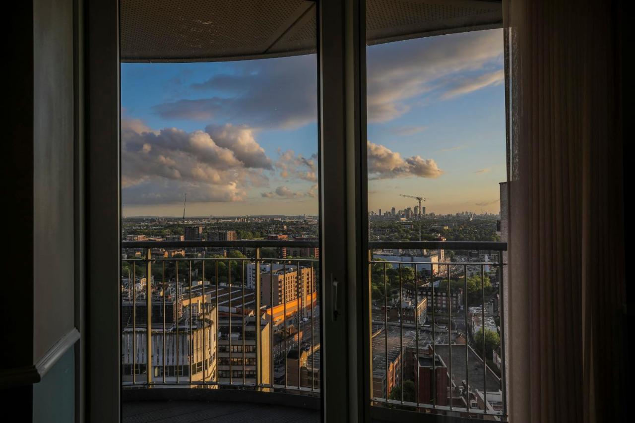 Amazing London City Skyline View & Transport Links 巴尔金 外观 照片
